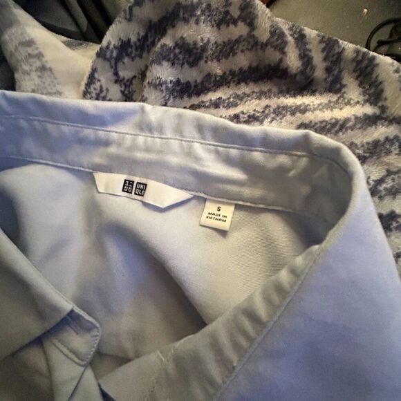 Uniqlo Light Blue Button Down Blouse Size Small - Picture 5 of 8